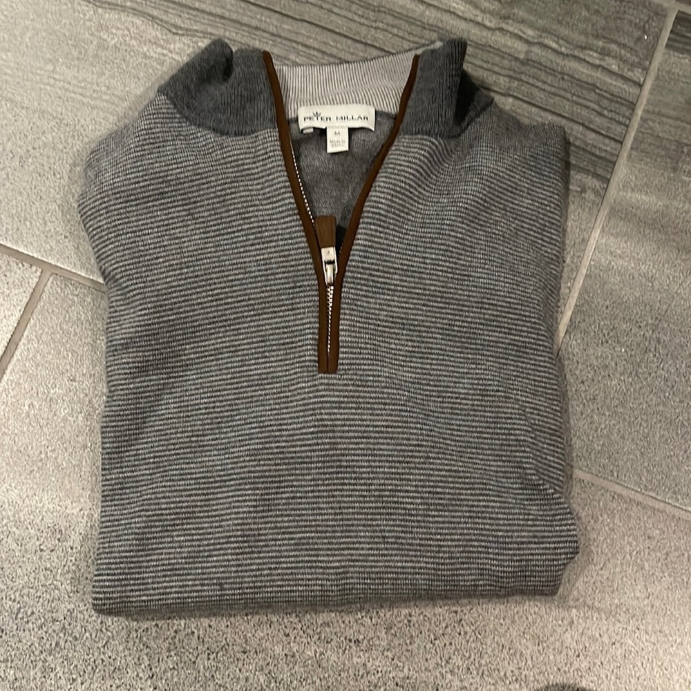 Peter Millar half zip long sleeve in grey and size: Medium. Only worn twice.